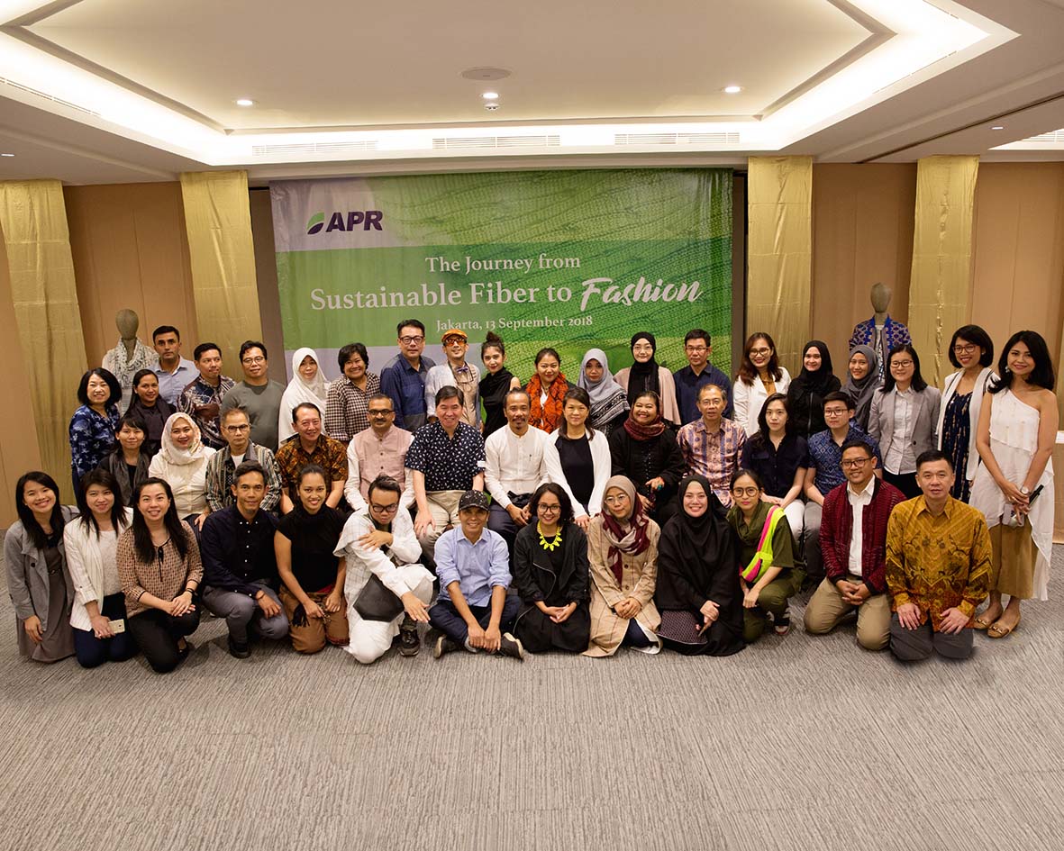 Group photo of representatives from Indonesian textile & fashion industry