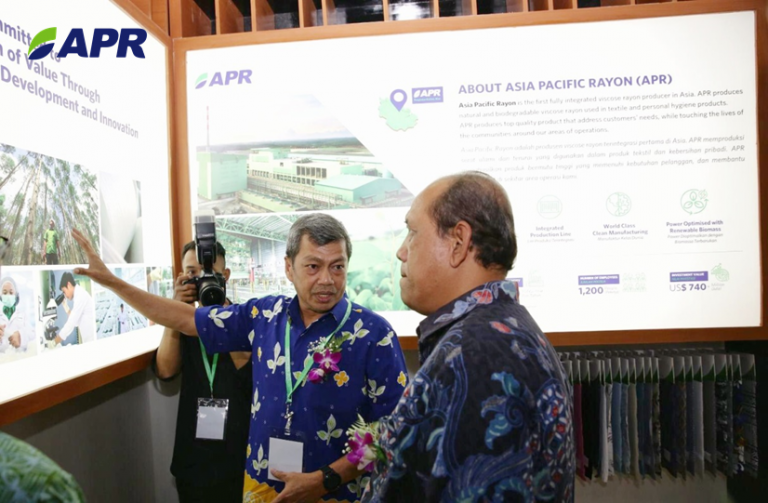 Pak Mudhori Visits APR Booth