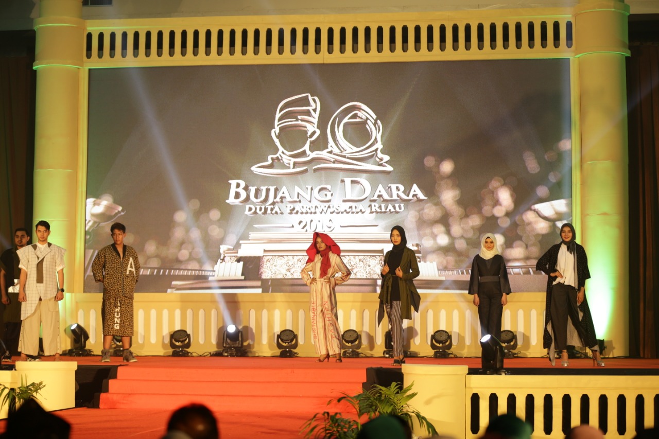 Asia Pacific Rayon Presents Viscose Clothes on the Final Night of ...