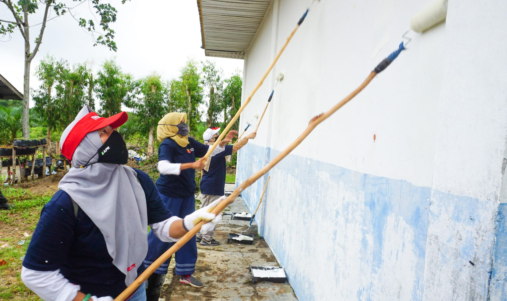 APR Salurkan Paket Sembako kepada Masyarakat di 4 Kabupaten
