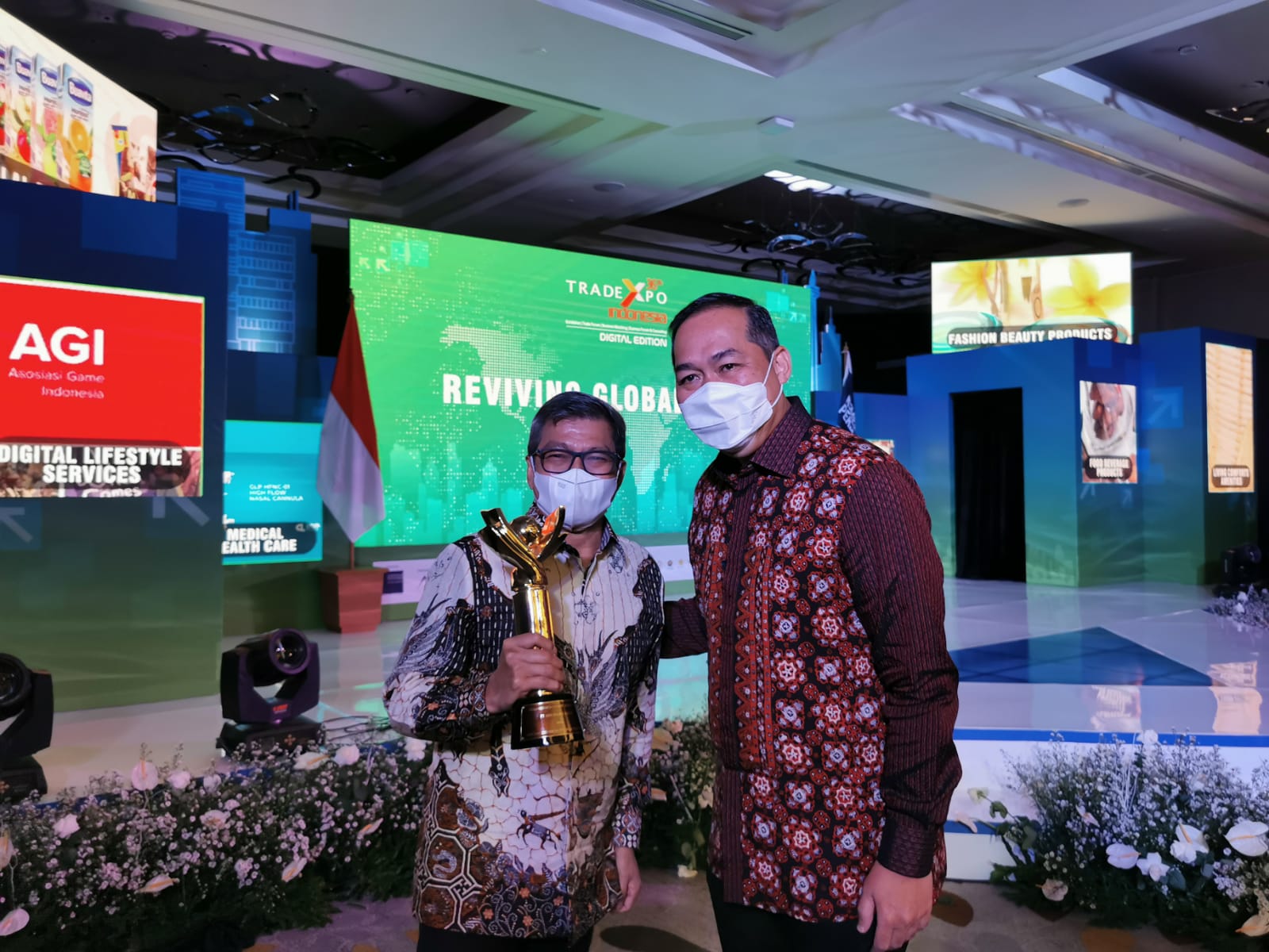 Asia Pacific Rayon Raih Primaniyarta Award Sebagai Eksportir Pelopor Produk Baru