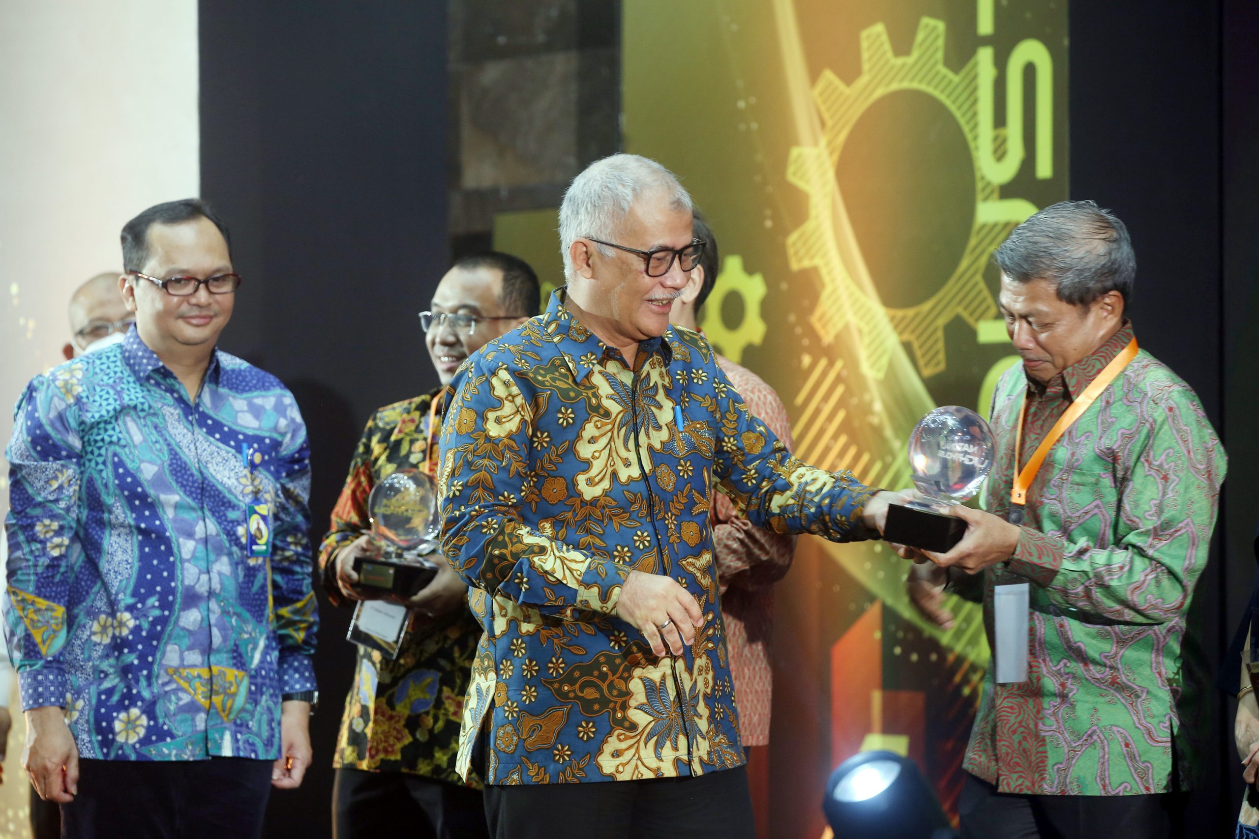 Terima Penghargaan National Lighthouse, APR Jadi Role Model Industri 4.0 Indonesia