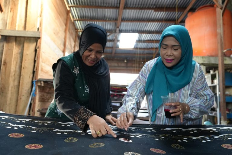 batik_yus_pelalawan_jmfw_binaan_APR_viscose